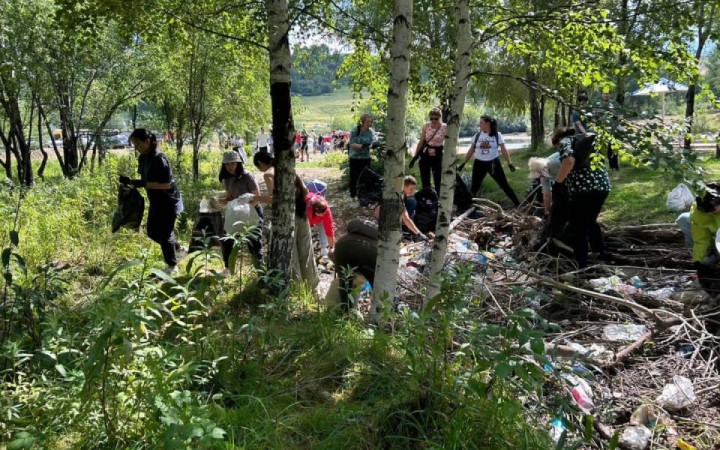 «Журавлиха» өзенінің жағасынан 2 тоннадан астам қоқыс шығарылды.