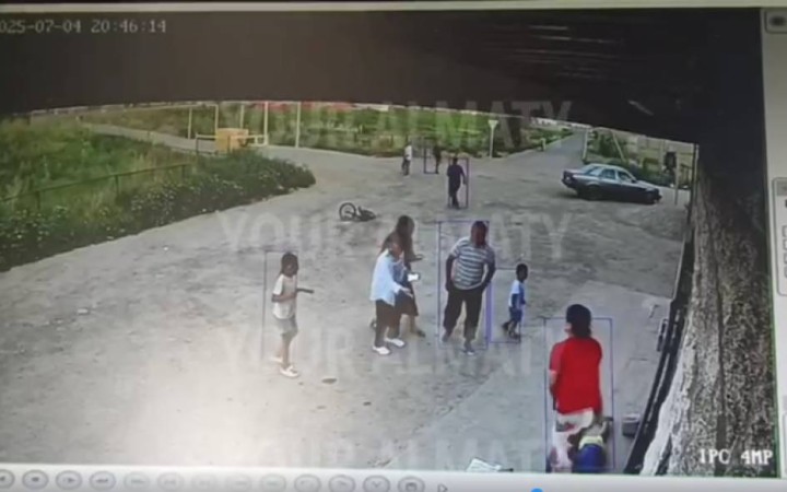 Бұрынғы полиция қызметкерінің баланы қағып кетіп, ізін суытқан сәт (ВИДЕО).