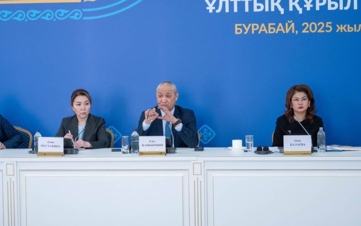 Құрылтайда депутат ЛГБТ насихатына толық тыйым салуды ұсынды. Бұл конституцияға қайшы емес пе?.