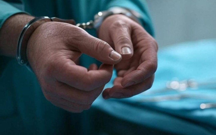 Қостанай облысының тұрғыны өгей қызын зорлағаны үшін өмір бойына сотталды.