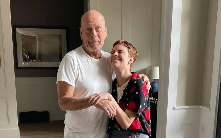 Әйгілі актер Уиллис сөйлеу, оқу, жүруден қалған