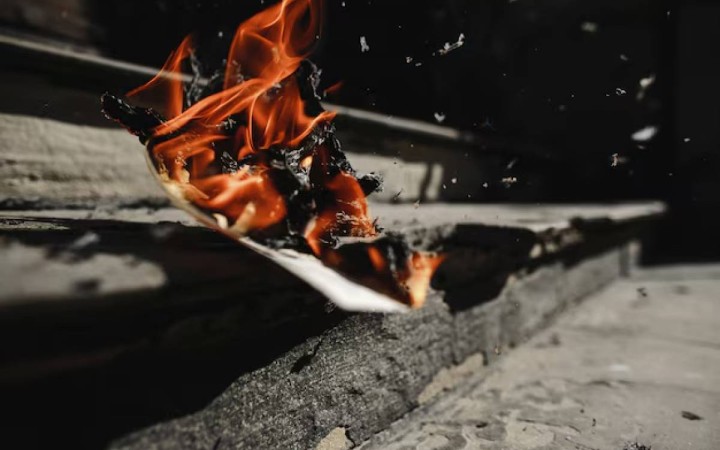 700-ден астам адамды қораға қамап, тірідей өртеген