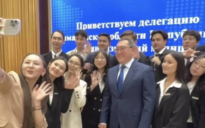 Сұлтанғазиев Қытайға сапарында өзін Қазақстан президенті сезініп жүр ме?