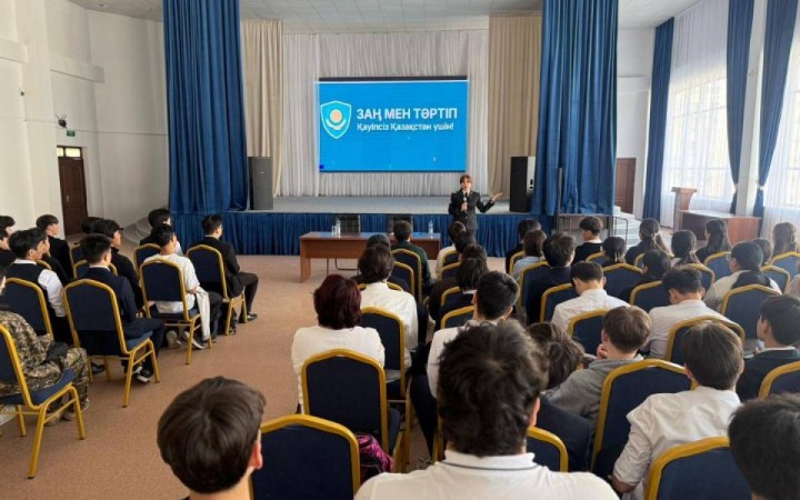 «Заң мен тәртіп»: елордалық оқушыларға цифрлық қауіпсіздік бойынша лекция өтті