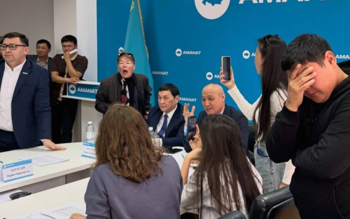 «Бұл –цирк!» – Маңғыстауда AMANAT партиясы сынға қалды