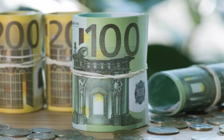 Бүгін шетел валютасы қаншадан саудаланып жатқаны белгілі болды