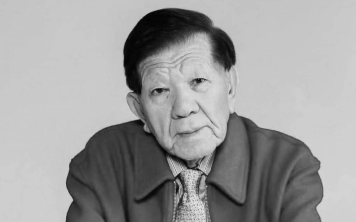 "Рухани тірек болған тұлға": Қырғызстан президенті ақын Мұхтар Шахановтың қазасына байланысты көңіл айтты