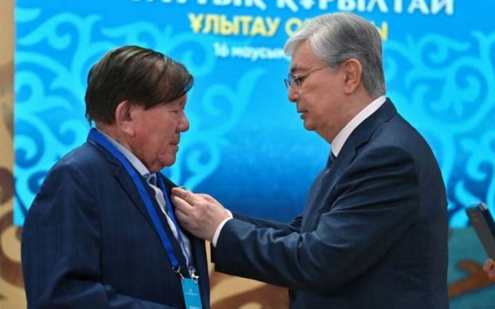 Алматыдағы қоштасу рәсімі: Мәулен Әшімбаев Президент хатын оқыды