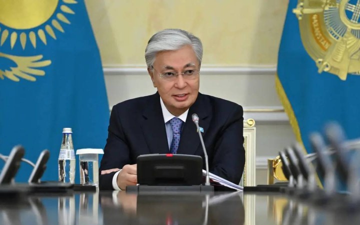 Тоқаев Ұлттық кітап күнімен құттықтап, арнаулы жарлыққа қол қоятынын айтты