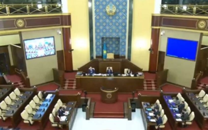 Құрылтайдағы орын үшін күрес