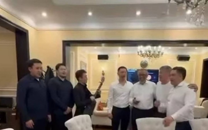 Жүрсін Ерманның құдасы Тедрос Гебрейесус қазақ тілінде ән айтты