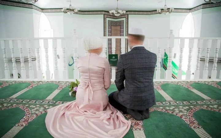 Бішкекте көп әйел алуды заңдастыруды қолдайтындар акция өткізді