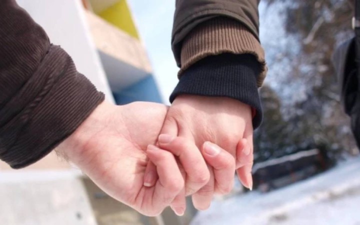 21 жастағы бойжеткеннің 2 жыл бойы сөйлесіп жүрген жігіті өзінің әкесі болып шықты