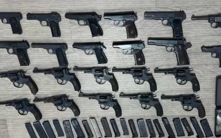 Алматыда Сайран көлінің жағасынан Қаңтар оқиғасы кезінде жоғалған қару табылды