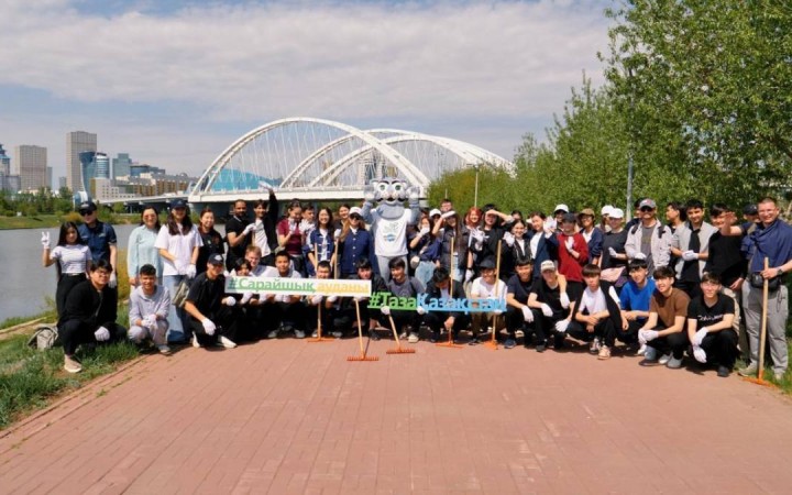 Астанада 100-ден астам жас қала тазалығына үлес қосты