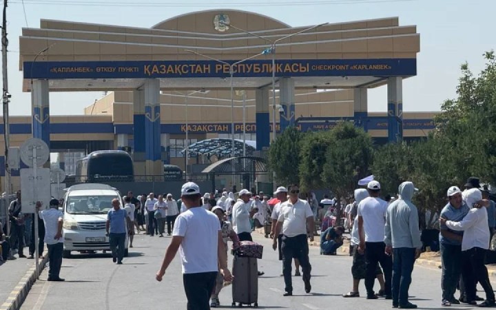 Қазақстан мен Өзбекстан шекарасында адам кептелісі туындады