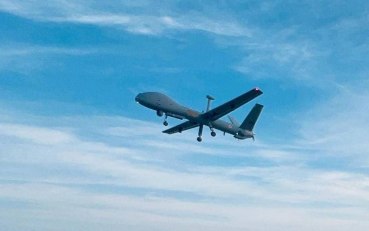 Латвияның қорғаныс министрі елдің әуе кеңістігіне украиналық дрондардың кіруіне байланысты қызметінен кетті