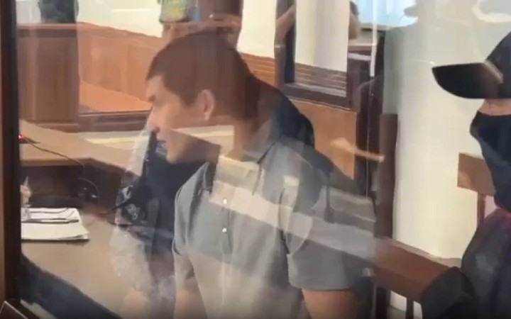 «Мені осыған жеткізді»: Атырауда отбасы мүшелерін өлтірді деп айыпталған ер адам мәлімдеме жасады