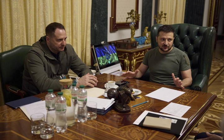 Зеленскийдің сенімді серігі Андрей Ермак бостандыққа шықты