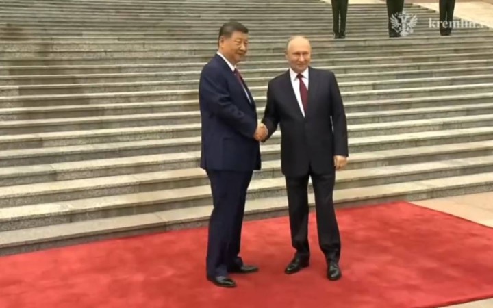 Трамптың сапарынан кейін Си Цзиньпин Путинді қабылдады