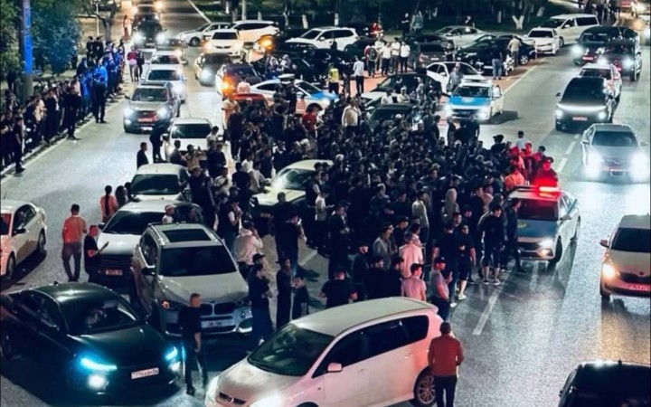 Атырауға өзге өңірден келген полиция көліктері жолда дүрбелең тудырды