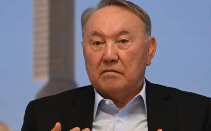 "Ауырмаңыз, Нұрсұлтан аға!": Назарбаевқа арналған жазба желіде талқыға түсті