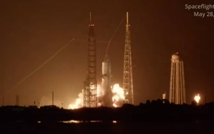 Миллиардер Безостың қымбат зымыраны ұшырылым кезінде жарылып кетті