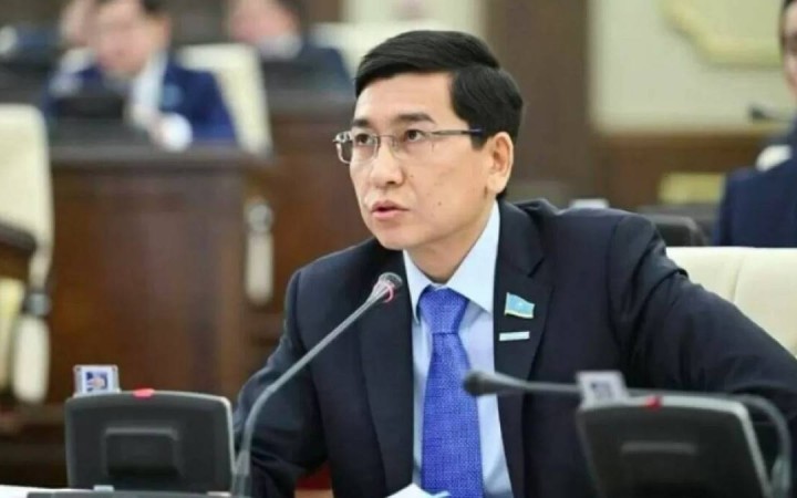 Асхат Аймағамбетов білім саласындағы жаңа шешімге алаңдаушылық білдірді