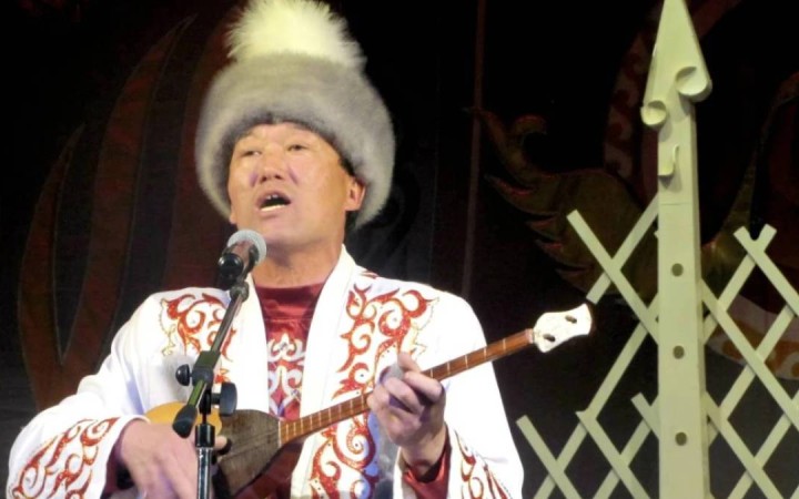 "Демалсам, халық кетіп қалады": Қайрат Қабышев 100 ән айтуға бел буды