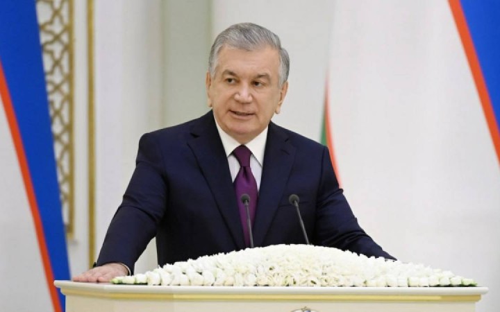 Өзбекстан президенті елде жұмыс уақытына қатысты шұғыл шешім қабылдады