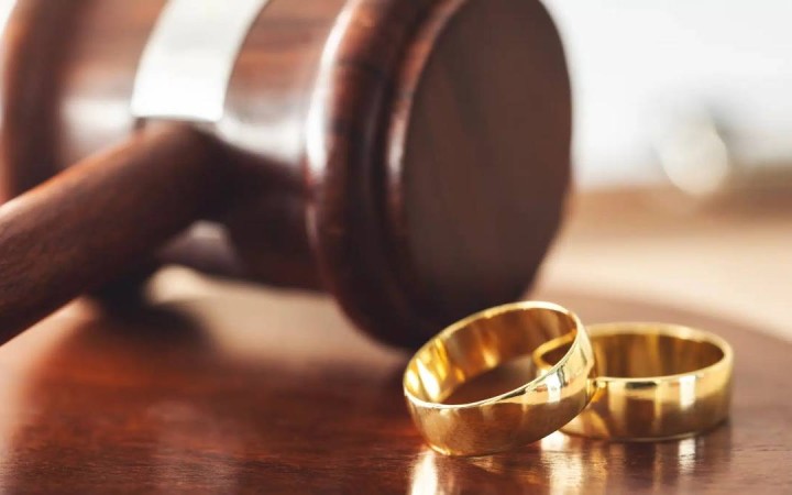 Әмір Қасеновтің бұрынғы жұбайы оны тұрмыстық зорлық пен алимент мәселесі бойынша айыптады
