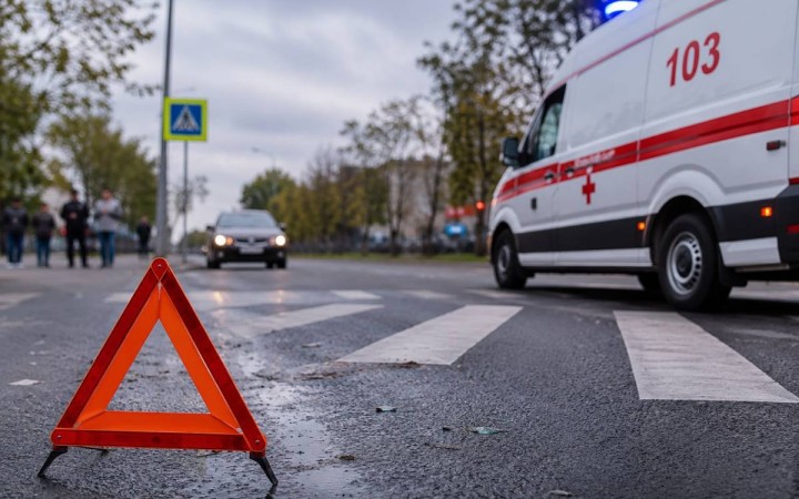 Павлодарда жедел жәрдем көлігі жаяу жүргіншіні қағып кетті