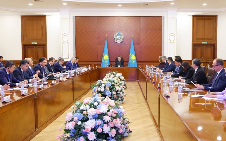 Олжас Бектенов Инвестициялық ахуалды жақсарту жөніндегі кеңестің отырысын өткізді