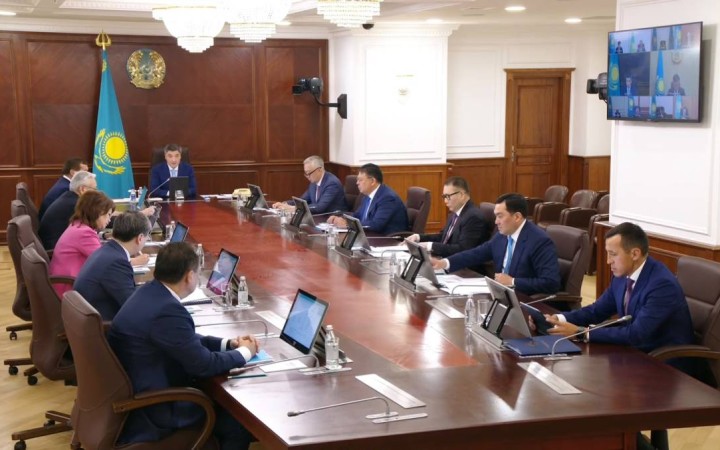 Бектенов «Самұрық-Энерго» басшысы Қайрат Мақсұтовтың жұмысын сынға алды