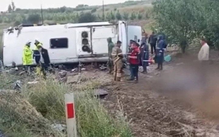 Мектеп автобусы апатқа ұшырап, 20 оқушы мерт болды