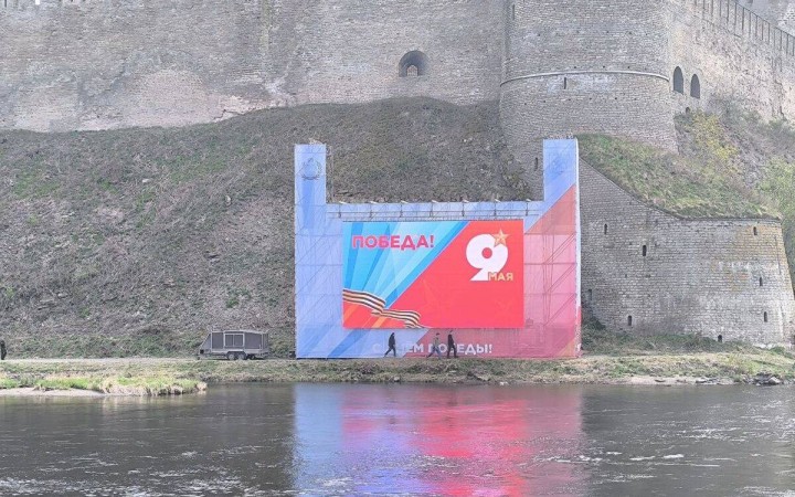 Ресей шекарадағы алып экран арқылы Эстонияға сес көрсетіп отыр