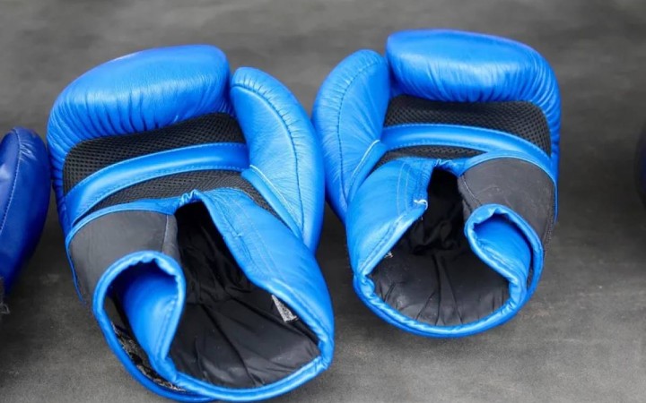 Бокстан бұрынғы әлем чемпионын үйінің маңында өлтіріп кетті