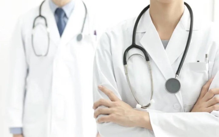 Желідегі бейәдеп сөзі үшін жұмыстан шығарылған: Дәрігер мәлімдеме жасады