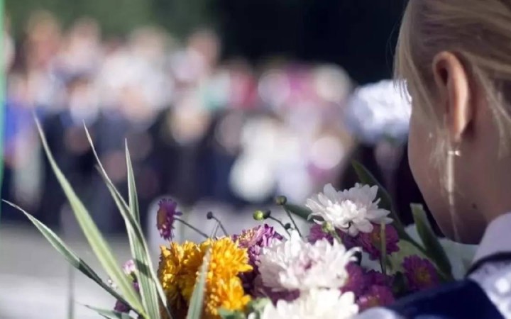 Қазақстанда 1 қыркүйекте мұғалімге гүл сыйлауға рұқсат етілмейді