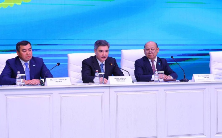 Бектенов Алматы облысының жаңа әкімін таныстырды: басымдықтар қатарында Президент тапсырмаларын орындау және кең ауқымдағы құрылыс жұмыстары бар