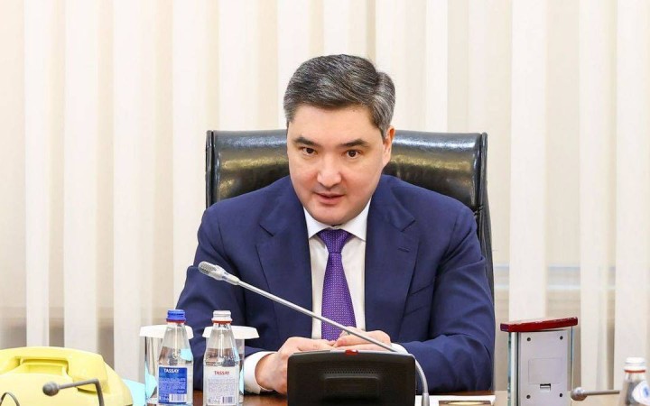 "Жұмыс істегісі келген адам жұмыс табады": Бектенов пен Еңбек министрі Қазақстандағы еңбек нарығы туралы айтты