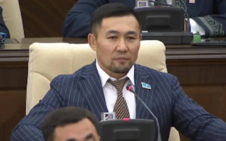 Депутаттарға Құрылтай мінберінен жақындарын құттықтауға тыйым салынды
