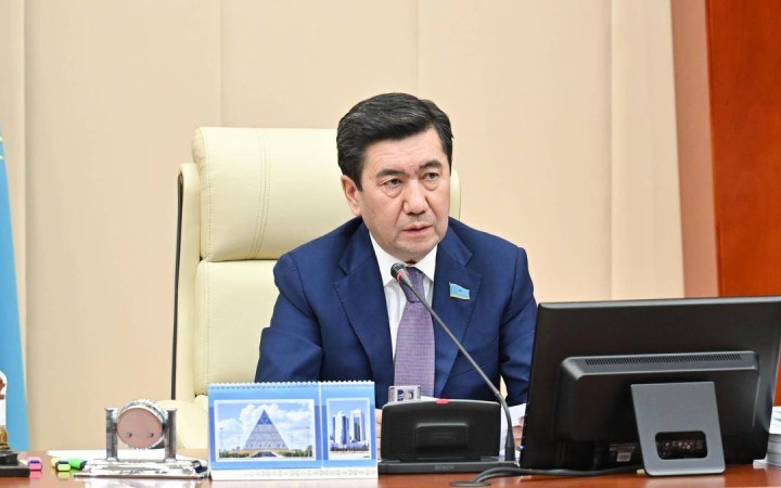 Ерлан Қошанов Қазақстан Халық Кеңесінің төрағасы болып сайланды
