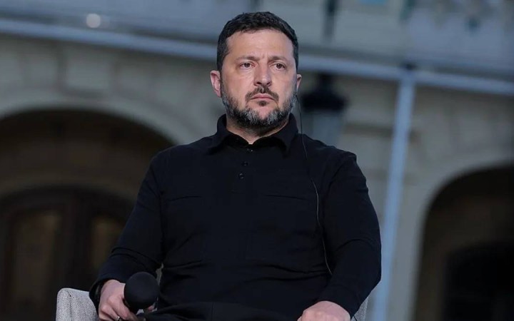 Зеленский Ресей және АҚШ-пен үшжақты келіссөз бастауға дайын екенін мәлімдеді