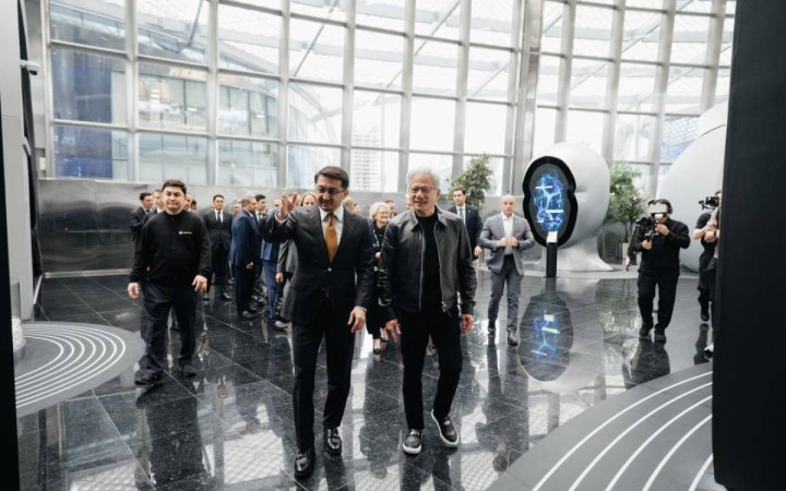 NVIDIA негізін қалаушы әрі бас директоры алғаш рет Астанада: Дженсен Хуанг Қазақстанның жасанды интеллект экосистемасымен танысты