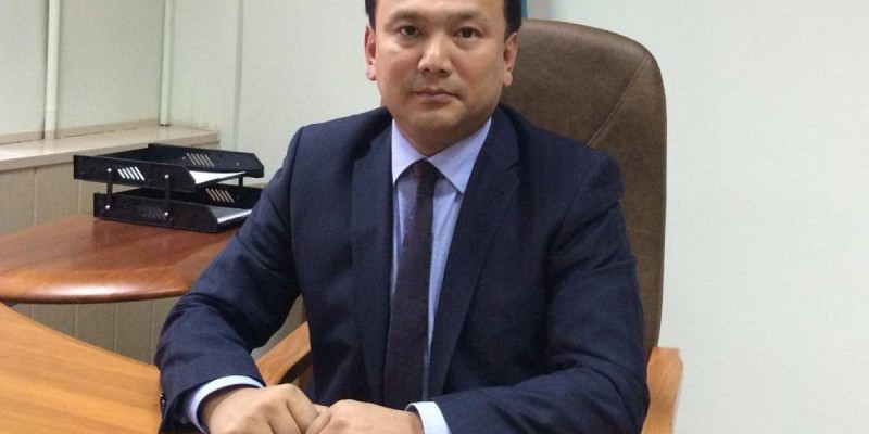 Сайлауда жеңіске жеткен Стамбеков лас ойынды тоқтатып, жеңілісті мойындауға шақырды.