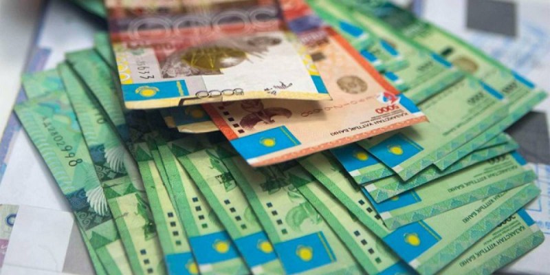 Қостанайда полицейге 10 мың теңге пара бермек болған жүргізуші ұсталды.