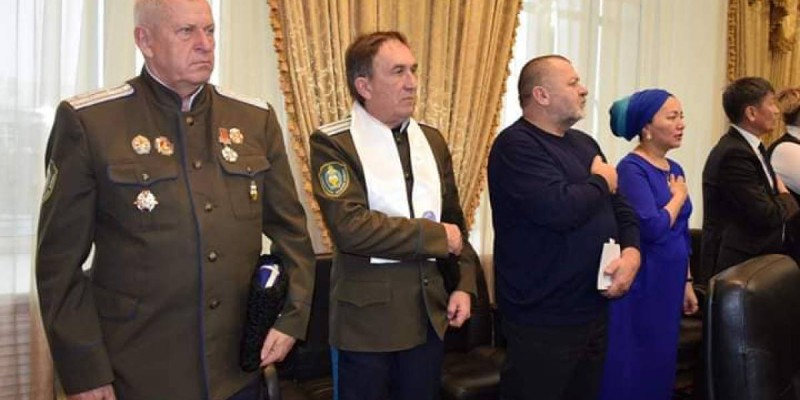 Казактар Қазақстанның заң талаптарына пысқырмайды.