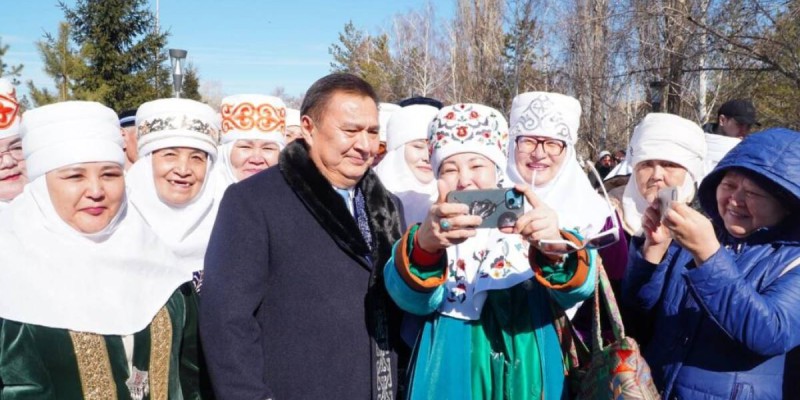 Ұлттық бірегейлікті ұлықтаудан ұтарымыз көп.