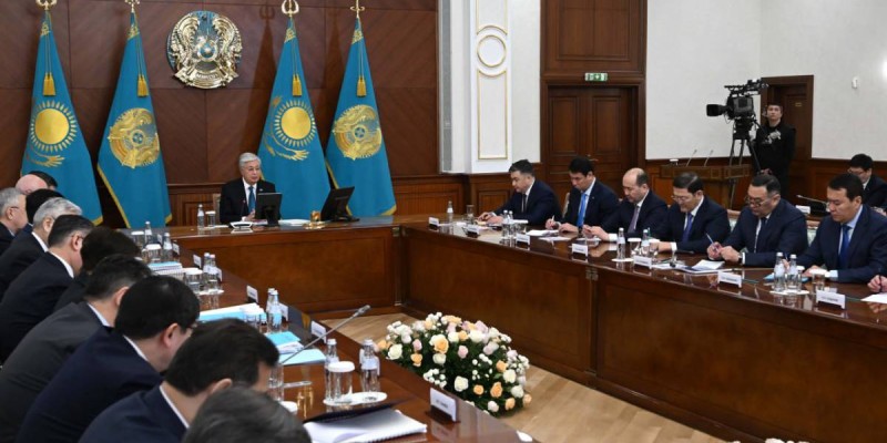Қазақстан Президенті Тоқаевтың кеңейтілген Үкімет отырысы: нақты шешімдер мен жаңа бағыттар .